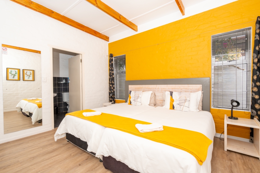 6 Bedroom Property for Sale in Middedorp Western Cape